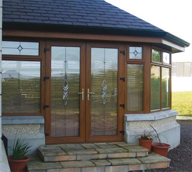 Light Oak with diamond bevel design